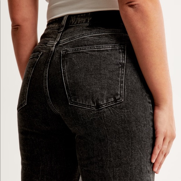 Abercrombie & Fitch Curve Love High Rise Mom Jeans - Picture 2 of 8